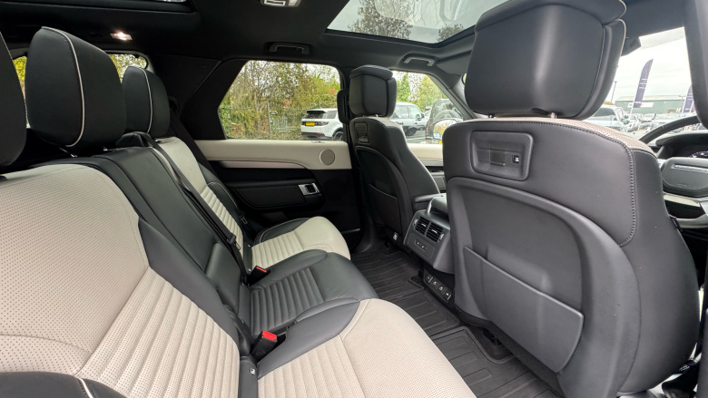 Land Rover Discovery 3.0 D300 R-Dynamic HSE 5dr Auto Diesel Station Wagon